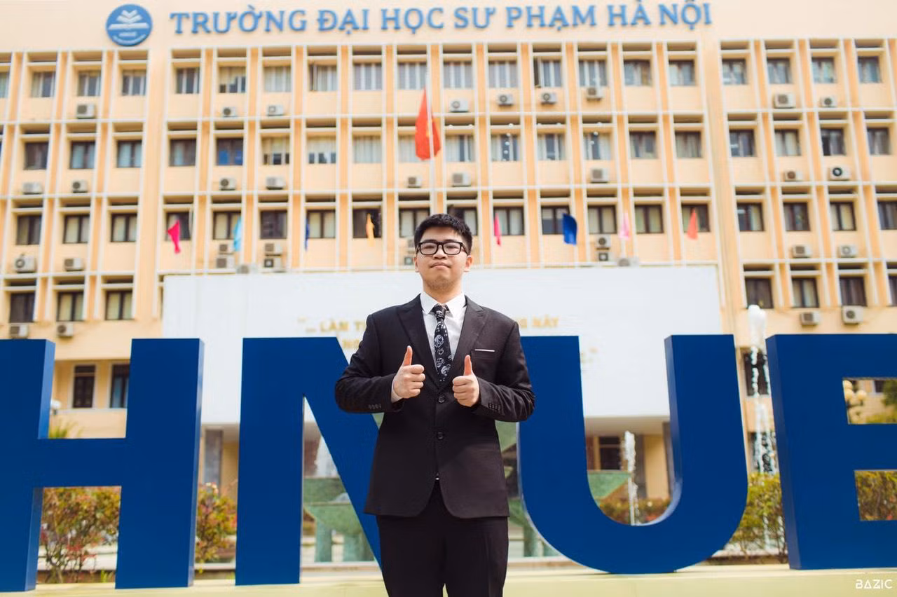 Với điểm trung bình tích lũy đạt 3,98/4, Nguyễn Việt Dũng trở thành thủ khoa đầu ra của Trường Đại học Sư phạm Hà Nội. (Ảnh: Nhân vật cung cấp)