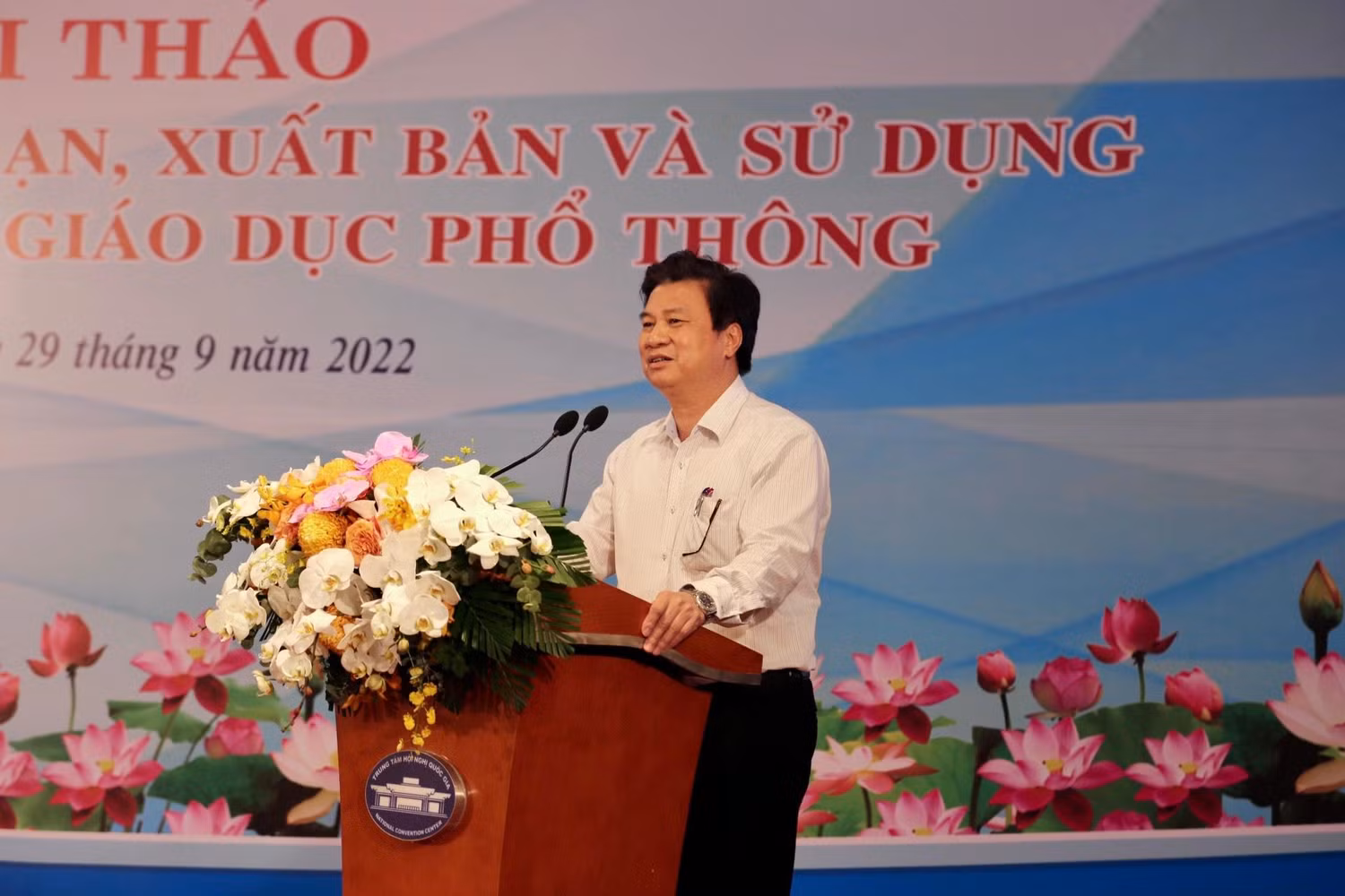 Thứ trưởng Bộ Giáo dục và Đào tạo Nguyễn Hữu Độ phát biểu tại hội thảo. (Ảnh: Thiên Nhi)