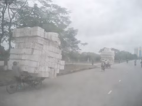Nhìn đường bằng... cảm giác. Nhìn đường bằng... cảm giác.