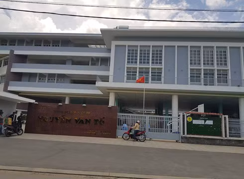 Trường trung học cơ sở Nguyễn Văn Tố, quận 10 vừa có Hiệu trưởng mới (ảnh: P.L) Trường trung học cơ sở Nguyễn Văn Tố, quận 10 vừa có Hiệu trưởng mới (ảnh: P.L)