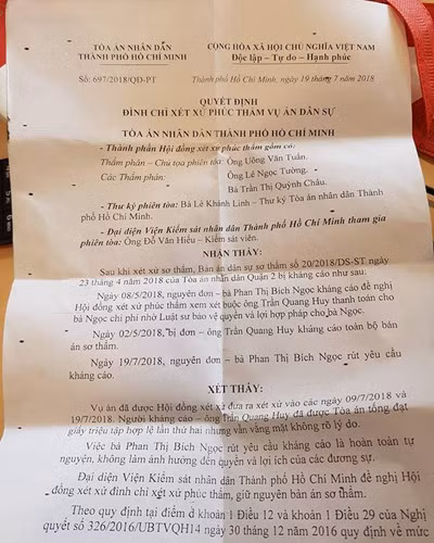 Quyết định đình chỉ xét xử phúc thẩm vụ án dân sự giữa bà Ngọc và ông Huy (ảnh: P.L) Quyết định đình chỉ xét xử phúc thẩm vụ án dân sự giữa bà Ngọc và ông Huy (ảnh: P.L)