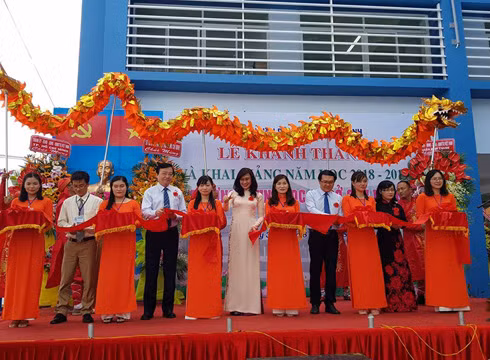Cắt băng khánh thành cơ sở vật chất mới khang trang, hiện đại của Trường Cửu Long (ảnh: P.L)