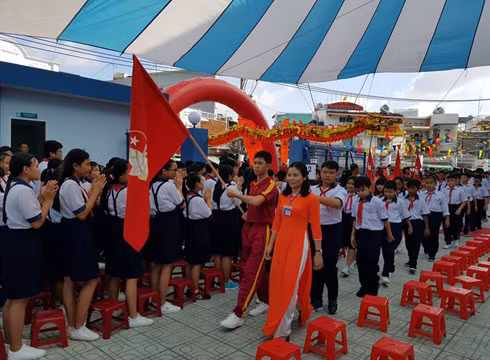 Đón gần 200 tân học sinh lớp 6 của Trường trung học cơ sở Cửu Long sáng ngày 31/8 (ảnh: P.L)