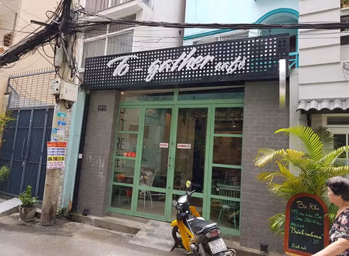 Địa chỉ này là một quán cafe, bán nước giải khát chứ không có bảng hiệu của cơ sở dạy thêm (ảnh: P.L) Địa chỉ này là một quán cafe, bán nước giải khát chứ không có bảng hiệu của cơ sở dạy thêm (ảnh: P.L)