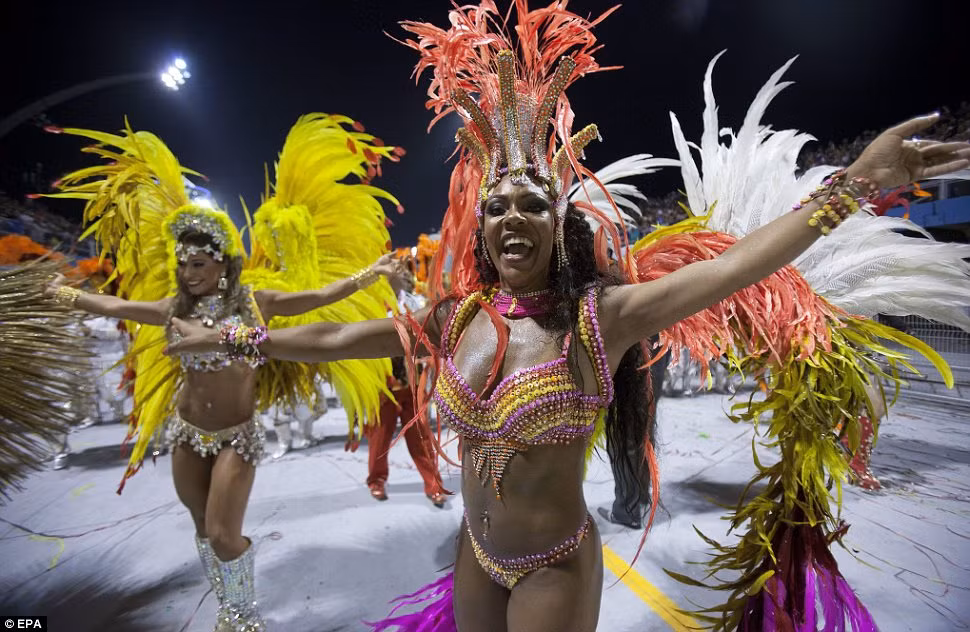 Sôi động trongvũ điệu samba.