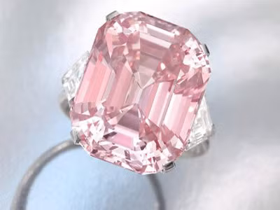 Viên kim cương hồng 25 carat được bán với giá cao kỷ lục 46 triệu đô năm 2010 Viên kim cương hồng 25 carat được bán với giá cao kỷ lục 46 triệu đô năm 2010