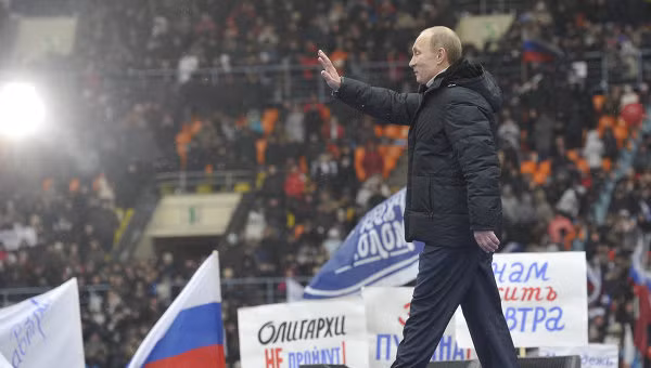 Thủ tướng Putin xuất hiện trong cuộc biểu tình ủng hộ ông. Thủ tướng Putin xuất hiện trong cuộc biểu tình ủng hộ ông.