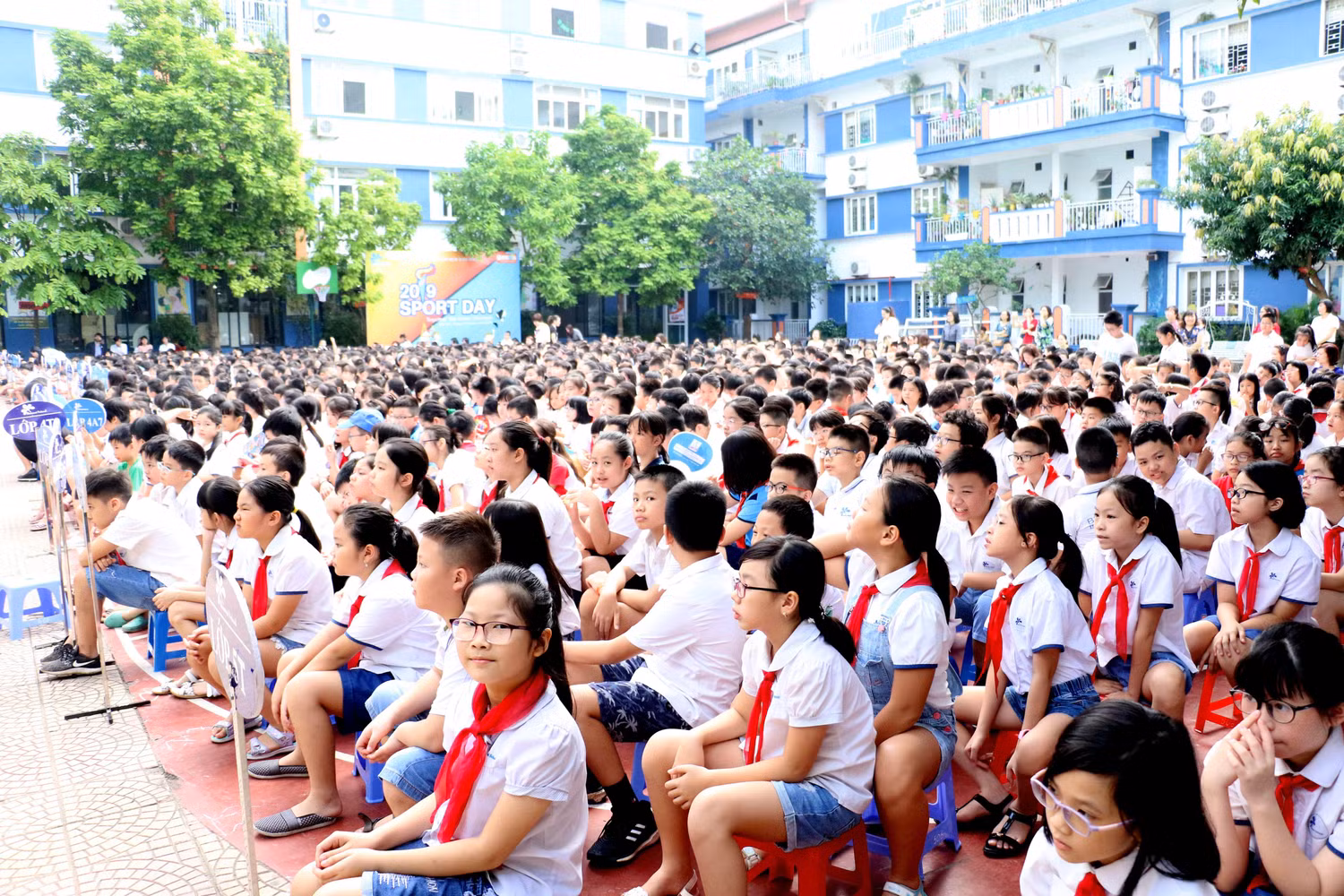 Đông đảo học sinh của trường đã tham dự buổi lễ. Ảnh: Nhà trường cung cấp