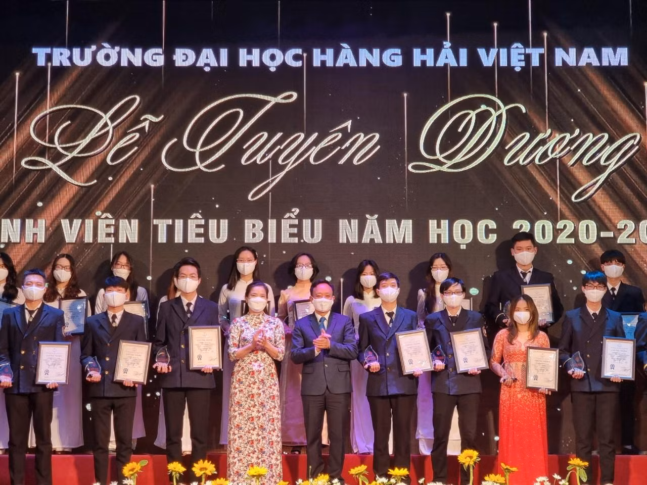 198 sinh viên tiêu biểu của nhà trường được tuyên dương trong buổi lễ (Ảnh: Phương Linh)