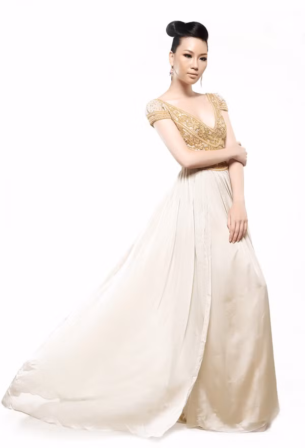 Phạm Thùy Linh xinh tươi, e ấp như một nàng công chúa. Xem thêm: Thời trang Sao Việt / Bật mí bí quyết trang điểm xinh. Phạm Thùy Linh xinh tươi, e ấp như một nàng công chúa. Xem thêm: Thời trang Sao Việt / Bật mí bí quyết trang điểm xinh.