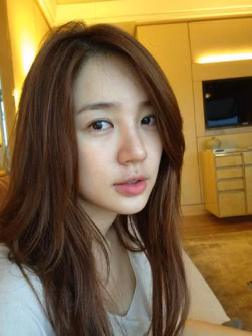Ngay cả khi khôn trang điểm, Yoon Eun Hye vẫn rất xinh đẹp. (Ảnh: 2sao) Xem thêm: Nghệ thuật chăm sóc da trắng hồng, rạng rỡ / Thời trang sao Việt. Ngay cả khi khôn trang điểm, Yoon Eun Hye vẫn rất xinh đẹp. (Ảnh: 2sao) Xem thêm: Nghệ thuật chăm sóc da trắng hồng, rạng rỡ / Thời trang sao Việt.