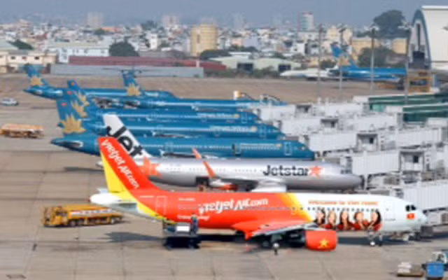 Vietjet đang vươn lên chiếm lĩnh thị trường, từ con số 29,4% năm 2014 đã nhảy lên chiếm 36,2% thị phần hàng không nội địa năm 2015.