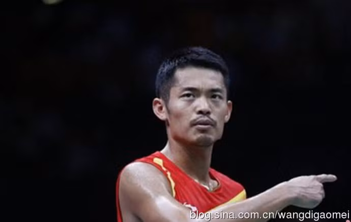 VĐV cầu lông Lâm Đan, nhà vô địch quảng cáo trên truyền hình. Trước Thế vận hội Olympic London, Lâm Đan là gương mặt nổi tiếng và đắt giá cho các thương hiệu nổi tiếng của Trung Quốc cũng như của thế giới như trang phục thể thao Lining, đồ uống Red Bull, xe hơi Tuyết Thiết Long, kẹo cao su Doublemint, dao cạo râu Gillette... Theo tiết lộ thì nguồn thu từ hoạt động quảng cáo của Lâm Đan ước tính hơn 20 triệu USD, vượt cả VĐV điền kinh Lưu Tường. Thành công của Lâm Đan tại London càng tăng giá trị hình ảnh của anh, và để mời được VĐV này làm đại diện cho sản phẩm của mình, các doanh nghiệp cũng phải rủng rỉnh hầu bao. Như vậy, Lâm Đan chính thức trở thành ông hoàng kiếm tiền của thể thao Trung Quốc.