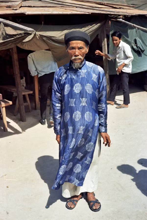 Bố của chú rể.