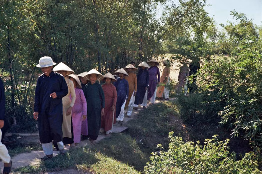 Khách khứa từ nhà cô dâu.