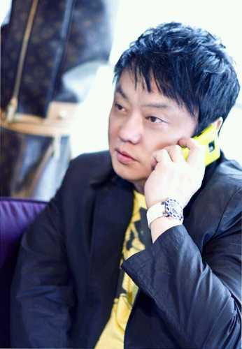 CEO râu xanh của Open World Entertainment phải ngồi bóc lịch 6 năm vì có hành vi cưỡng bức tình dục đối với các nhân viên là những nghệ sĩ nam, nữ.