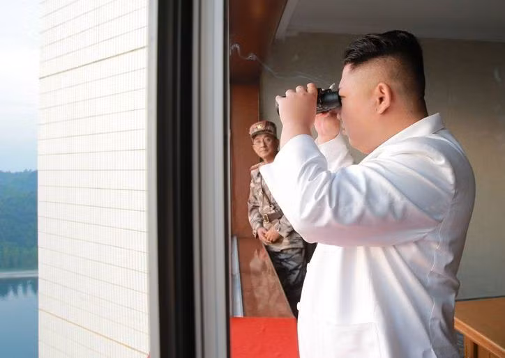 Ông Kim Jong-un nghe báo cáo kế hoạch tấn công Guam ảnh 2