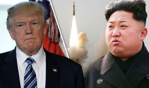 Tổng thống Mỹ Donald Trump và Chủ tịch Cộng hòa Dân chủ nhân dân Triều Tiên Kim Jong-un, ảnh: Daily Express. Tổng thống Mỹ Donald Trump và Chủ tịch Cộng hòa Dân chủ nhân dân Triều Tiên Kim Jong-un, ảnh: Daily Express.