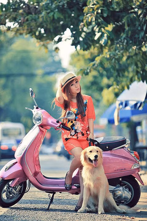Vẫn Vestpa, vẫn thú cưng làm bạn đồng hành, Linh Bis tự đổi mới phong cách với "một cây cam vàng".