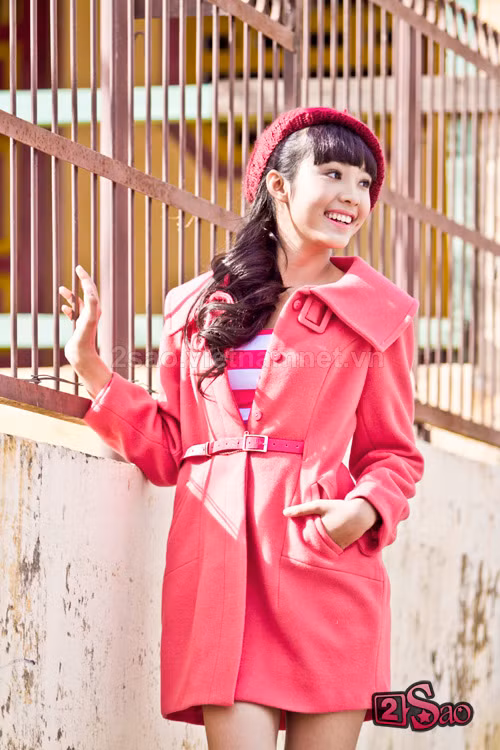 Shoot hình tạo ấn tượng model teen rất giống tiểu thư danh gia vọng tộc. Từ góc nhìn này, cũng có thể hiểu vì sao cô ấy là chân dài đình đám hàng đầu làng mẫu trẻ Việt Nam.