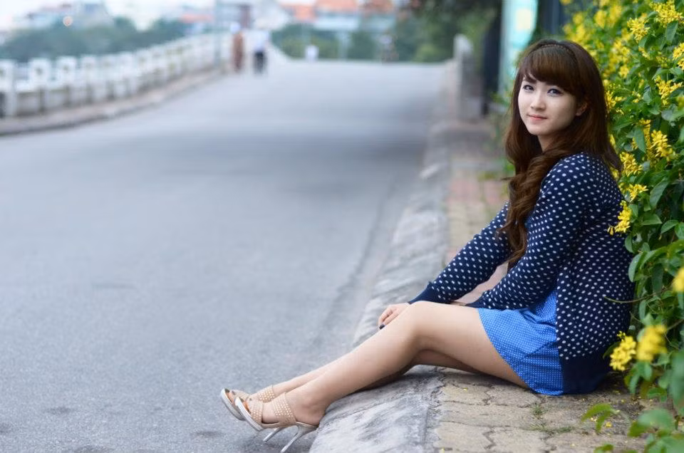 Sắc xanh tươi tắn, sắc vàng rực rỡ hòa vào nhau tạo nên shoot hình rộn ràng sắc xuân. Sắc xanh tươi tắn, sắc vàng rực rỡ hòa vào nhau tạo nên shoot hình rộn ràng sắc xuân.
