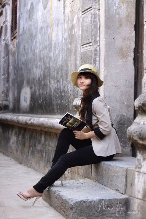 Gu thẩm mỹ tinh tế giúp Bông xù tự tạo được cho mình những style thời trang đẹp mắt và độc đáo. Gu thẩm mỹ tinh tế giúp Bông xù tự tạo được cho mình những style thời trang đẹp mắt và độc đáo.