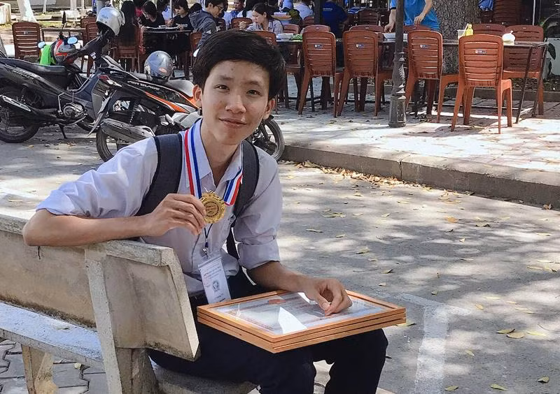 Học sinh Lê Quang Trí trong ngày nhận giải Nhì cấp quốc gia cuộc thi Khoa học kỹ thuật. (Ảnh: Q.T) Học sinh Lê Quang Trí trong ngày nhận giải Nhì cấp quốc gia cuộc thi Khoa học kỹ thuật. (Ảnh: Q.T)