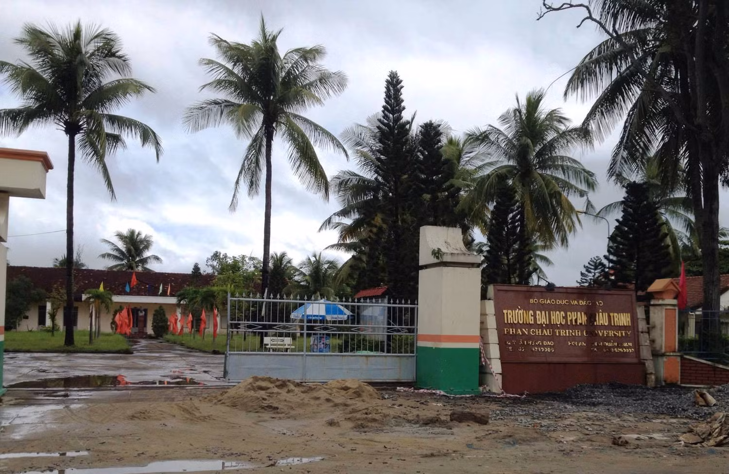 Trường Đại học Phan Châu Trinh đề nghị cho mượn lại một phần đất để làm phòng học. Ảnh: AN Trường Đại học Phan Châu Trinh đề nghị cho mượn lại một phần đất để làm phòng học. Ảnh: AN