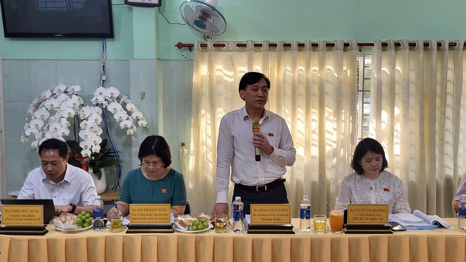 Ông Phan Viết Lượng - Phó Chủ nhiệm Ủy ban Văn hóa, Giáo dục của Quốc hội phát biểu (ảnh: P.L)