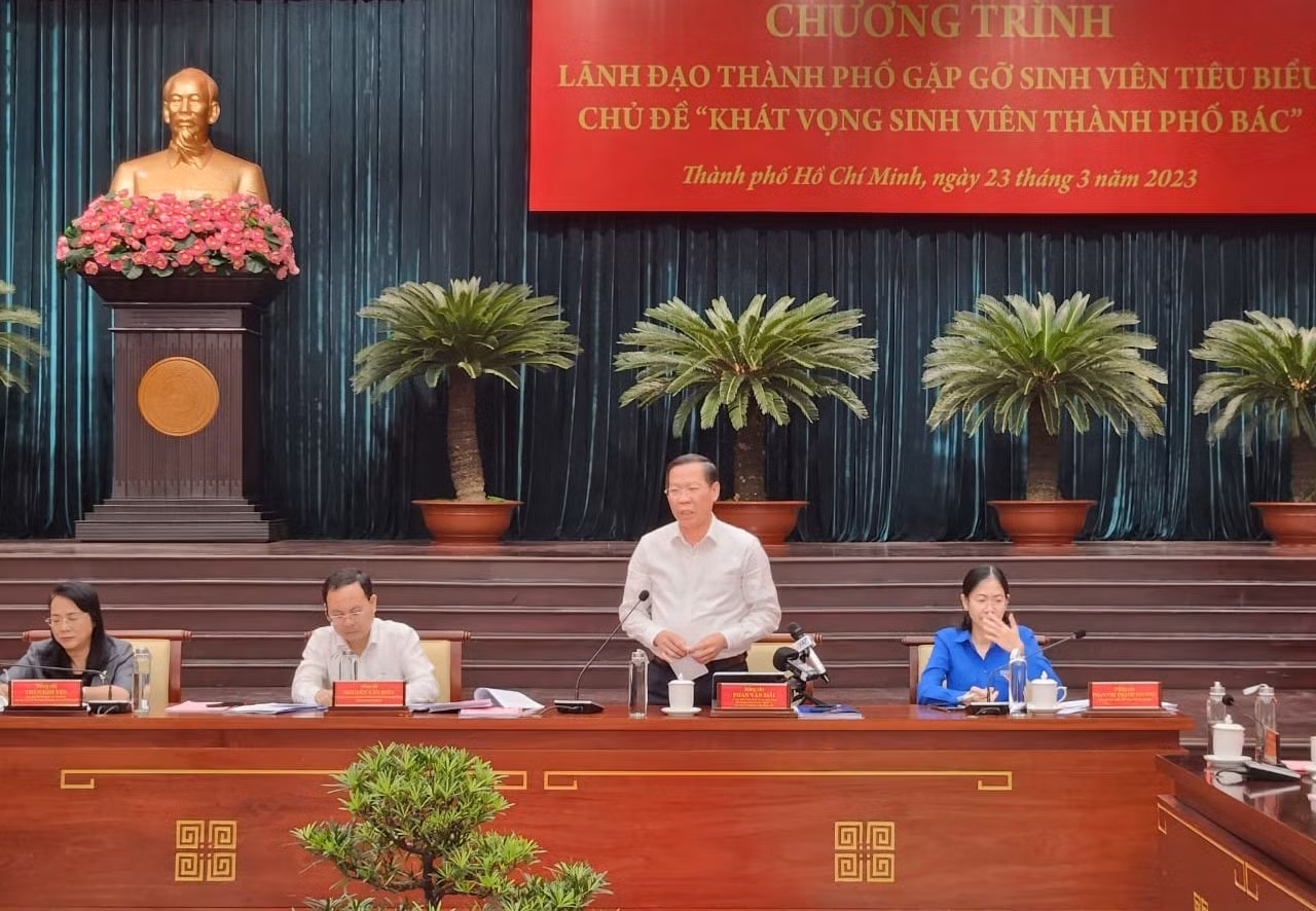Chủ tịch Ủy ban nhân dân Thành phố Hồ Chí Minh Phan Văn Mãi phát biểu (ảnh: P.L) Chủ tịch Ủy ban nhân dân Thành phố Hồ Chí Minh Phan Văn Mãi phát biểu (ảnh: P.L)