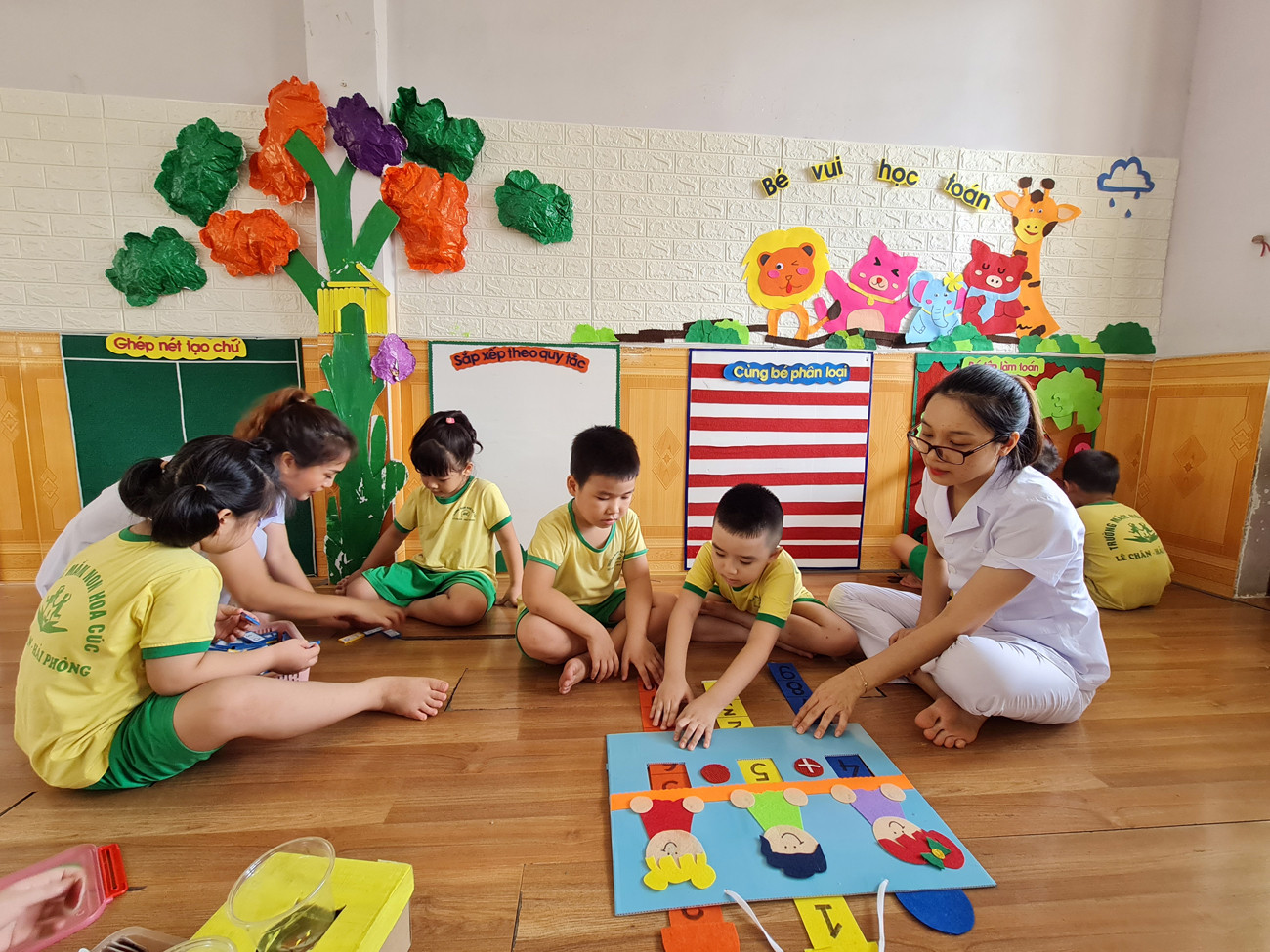 Giờ chơi của lớp 5 tuổi Trường mầm non Hoa Cúc (quận Lê Chân, Hải Phòng) (Ảnh: Lã Tiến) Giờ chơi của lớp 5 tuổi Trường mầm non Hoa Cúc (quận Lê Chân, Hải Phòng) (Ảnh: Lã Tiến)