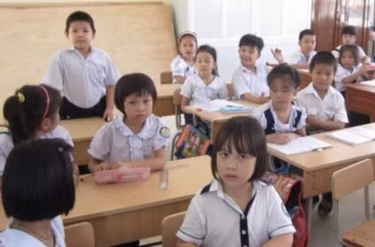 Cho trẻ đi học sớm, học vượt lớp là đang "đánh cắp" tuổi thơ của trẻ (Ảnh minh họa) Cho trẻ đi học sớm, học vượt lớp là đang "đánh cắp" tuổi thơ của trẻ (Ảnh minh họa)