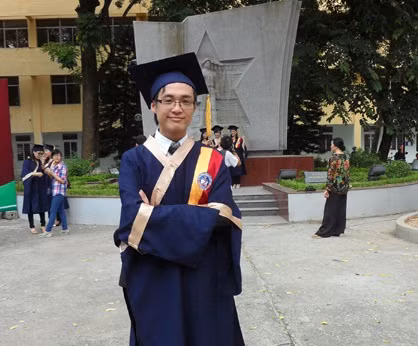 Với điểm học tập toàn khóa đạt 9.16/10, Mai Văn Minh trở thành thủ khoa đầu ra của Trường ĐH Kinh tế quốc dân năm 2012.