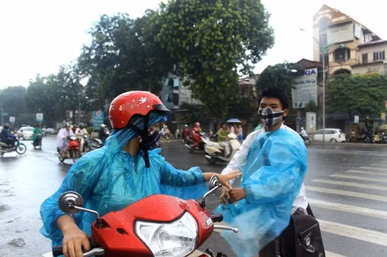 Khu vực Thanh Xuân bất ngờ có mưa ngay từ sáng sớm (Ảnh: Sỹ Nam)