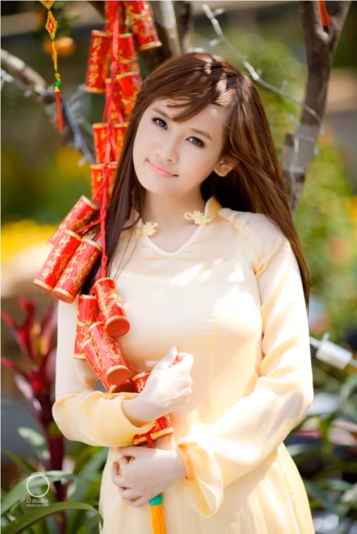 Thanh Trúc, cô gái có nick name Truc Flora mới tốt nghiệp chuyên ngành Tài chính ngân hàng của Đại học Hùng Vương. >>HOA KHÔI CÁC TRƯỜNG ĐẠI HỌC >>NGÔI SAO HỌC ĐƯỜNG