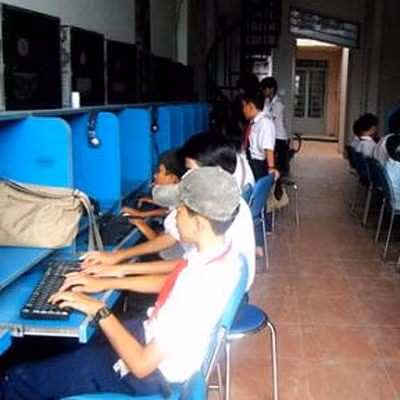 Cần đẩy các quán internet ra xa khu vực trường tiểu học (Ảnh minh họa)