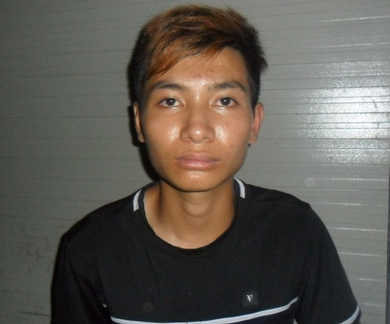 Đối tượng Nguyễn Ngọc Điệp và Nguyễn Phan Tuyến bị kiểm tra khi đang trên đường đi cướp giật Đối tượng Nguyễn Ngọc Điệp và Nguyễn Phan Tuyến bị kiểm tra khi đang trên đường đi cướp giật