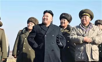Nhà lãnh đạo Bắc Triều Tiên Kim Jong-un thị sát một cuộc diễn tập quân sự Nhà lãnh đạo Bắc Triều Tiên Kim Jong-un thị sát một cuộc diễn tập quân sự