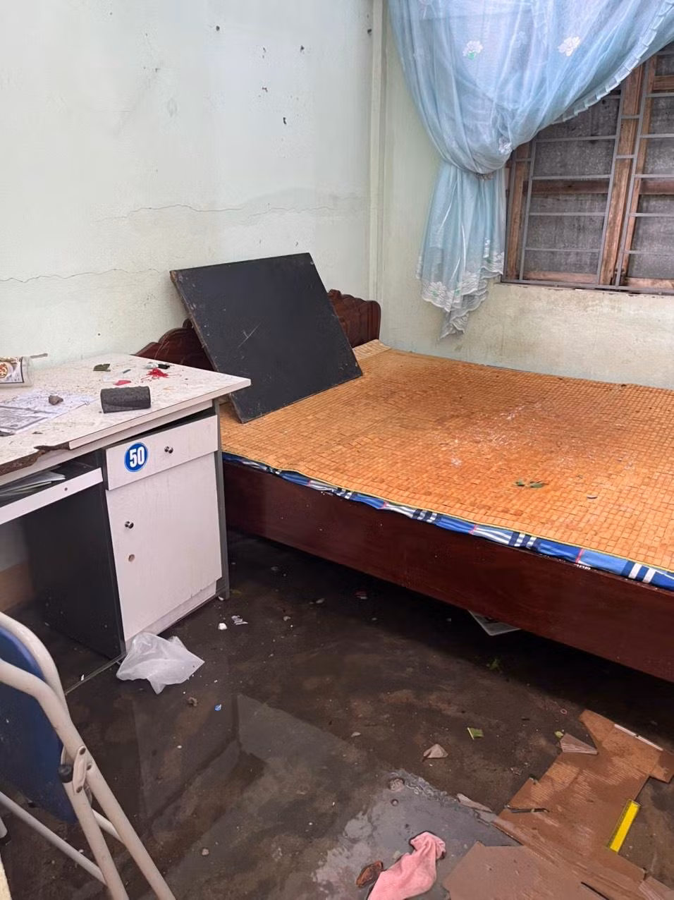 Nhà thầy giáo Hải giờ đây trong nhà cũng như ngoài trời (ảnh: Nhà trường cung cấp)