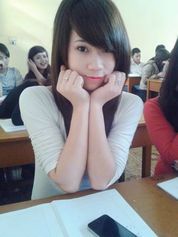 Hường là cô gái vui vẻ và hòa đồng