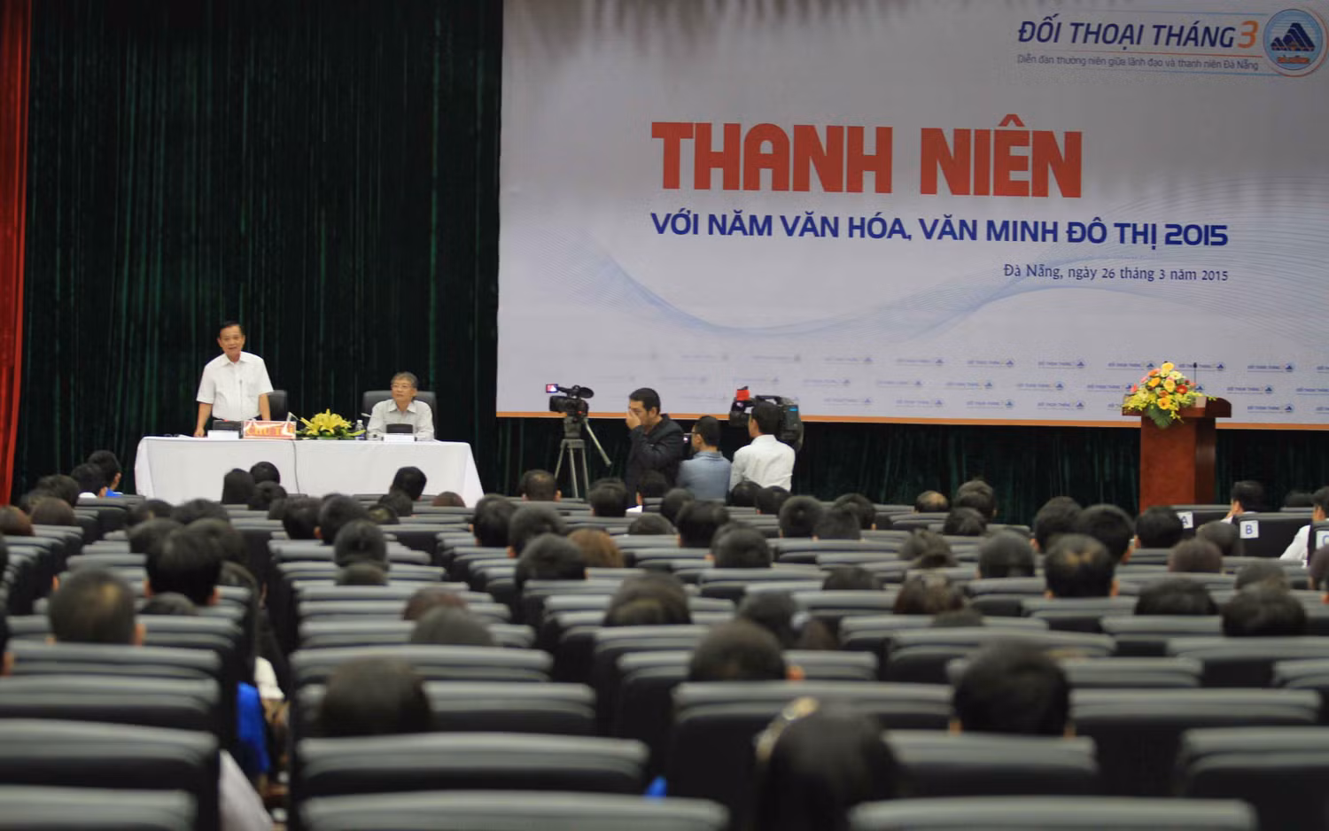 Quang cảnh buổi đối thoại "Thanh niên với Năm văn hóa, văn minh đô thị". Ảnh Thùy Linh
