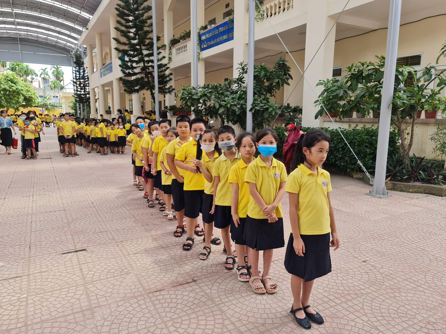 Học sinh Trường Tiểu học An Dương xếp hàng vào nhà ăn (Ảnh: Lã Tiến) Học sinh Trường Tiểu học An Dương xếp hàng vào nhà ăn (Ảnh: Lã Tiến)