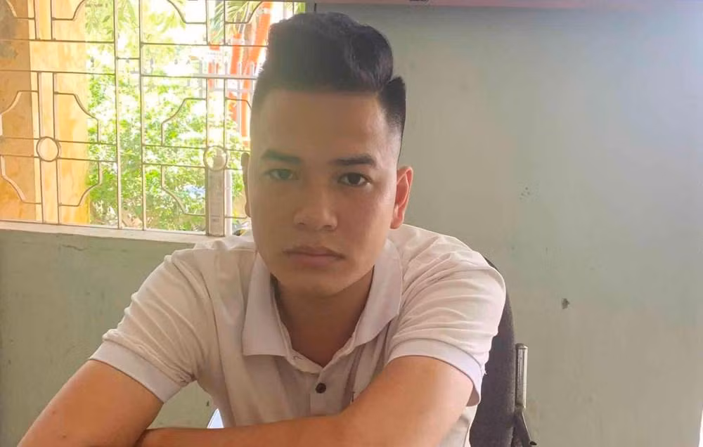 Trần Văn Thạch tại cơ quan công an (Ảnh: CAHP)
