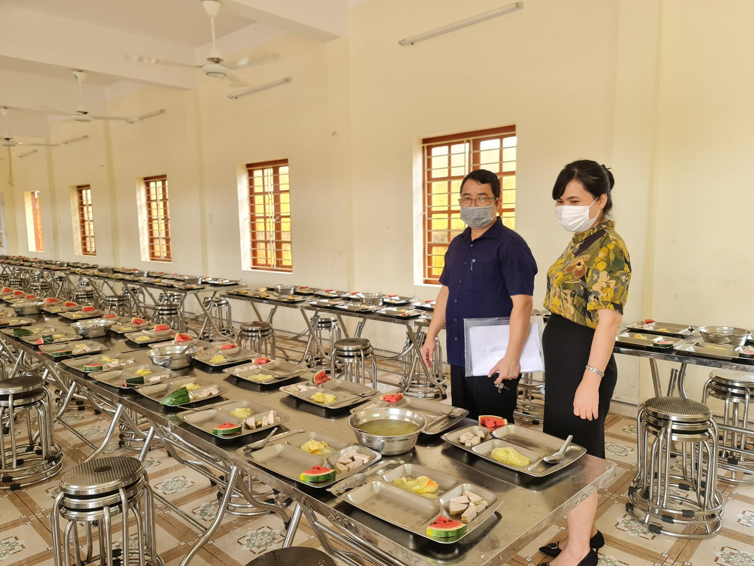Suất ăn của học sinh bảo đảm dinh dưỡng (Ảnh: Lã Tiến) Suất ăn của học sinh bảo đảm dinh dưỡng (Ảnh: Lã Tiến)