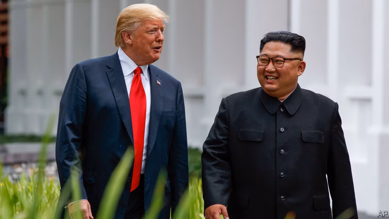 Tổng thống Hoa Kỳ Donald Trump và Chủ tịch Triều Tiên Kim Jong-un đi dạo trong khuôn viên khách sạn, ảnh: The Economist. Tổng thống Hoa Kỳ Donald Trump và Chủ tịch Triều Tiên Kim Jong-un đi dạo trong khuôn viên khách sạn, ảnh: The Economist.