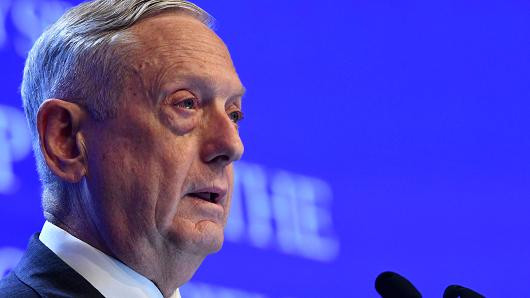 Bộ trưởng Quốc phòng Mỹ James Mattis tại Đối thoại Shangri-la năm nay, ảnh: CNBC. Bộ trưởng Quốc phòng Mỹ James Mattis tại Đối thoại Shangri-la năm nay, ảnh: CNBC.