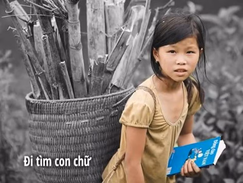 Ảnh minh họa, chụp màn hình clip Môi tím chân trần - Cơm Có thịt với trẻ em vùng cao / Youtube. Ảnh minh họa, chụp màn hình clip Môi tím chân trần - Cơm Có thịt với trẻ em vùng cao / Youtube.