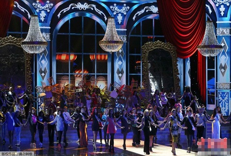 86 thí sinh Hoa hậu Hoàn vũ trên sân khấu ở Nga trong đêm tổng duyệt 86 thí sinh Hoa hậu Hoàn vũ trên sân khấu ở Nga trong đêm tổng duyệt