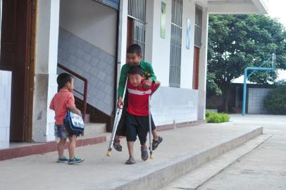 Bạn bè luôn yêu quý và giúp đỡ Nhan Ngọc Hoành.