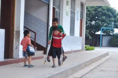 Bạn bè luôn yêu quý và giúp đỡ Nhan Ngọc Hoành.